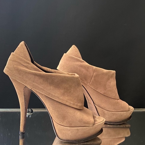 Elizabeth & James suede low cut ankle booties - Picture 6 of 11